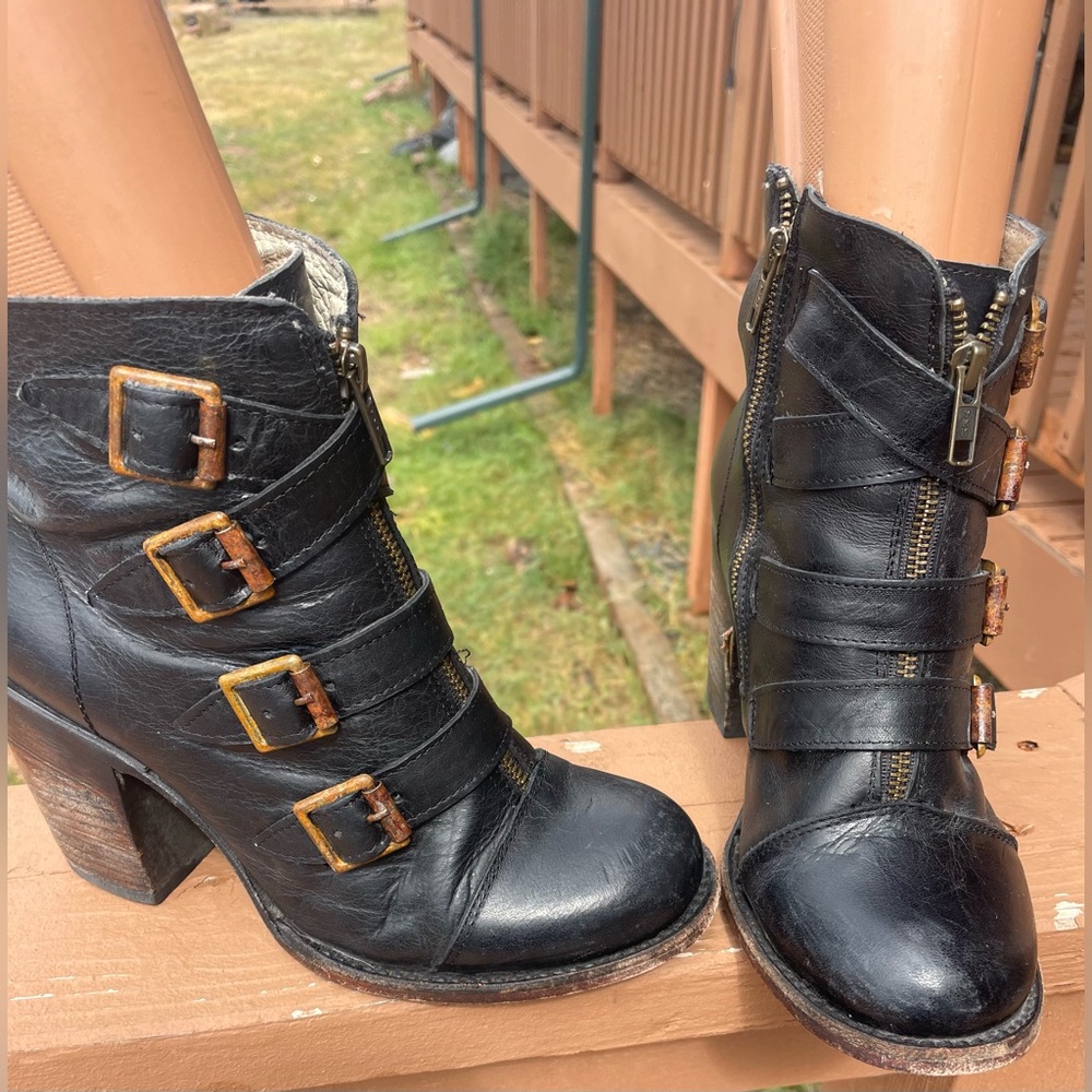 FREEBIRD By STEVEN*Banjo Black Leather Buckle & Zip Ankle Boots Distressed 8
